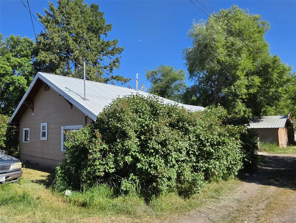42419 3rd Avenue E Pablo MT 59855