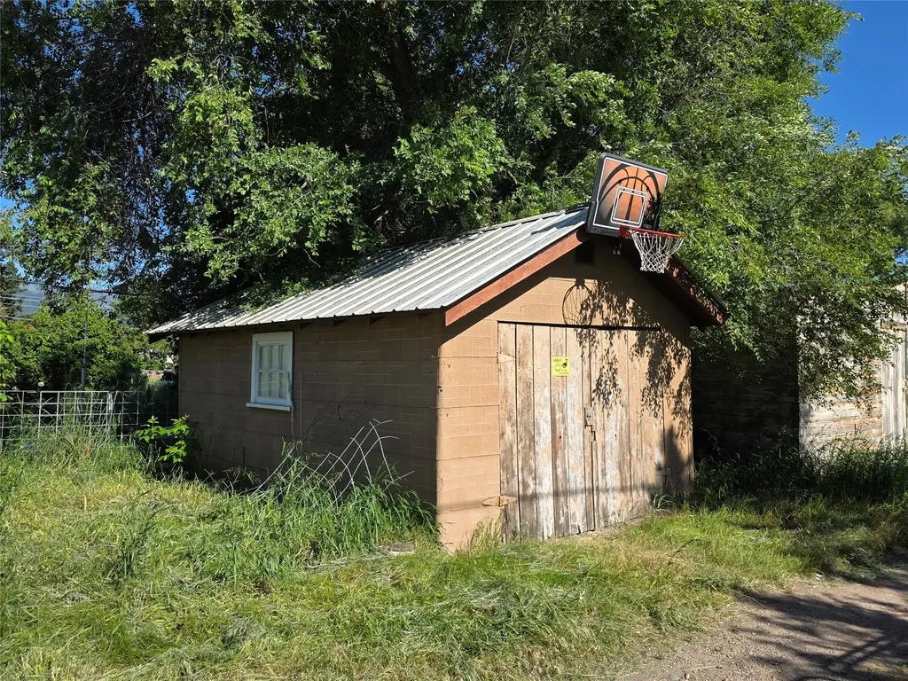 42419 3rd Avenue E Pablo MT 59855