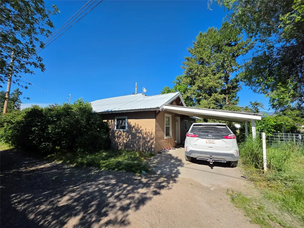 42419 3rd Avenue E Pablo MT 59855