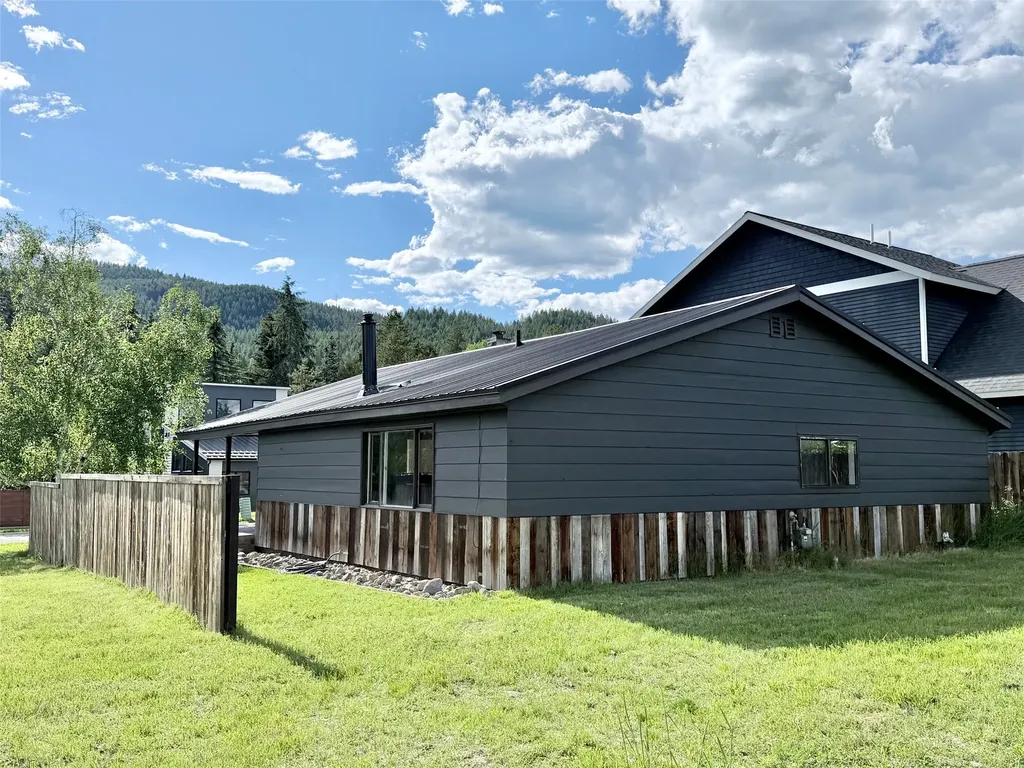 755 Salmon Run Whitefish MT 59937