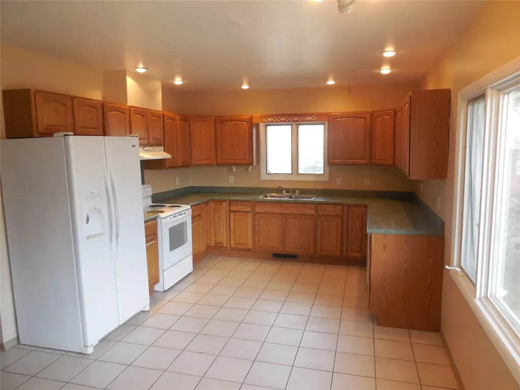 115 4th Avenue Hingham MT 59528