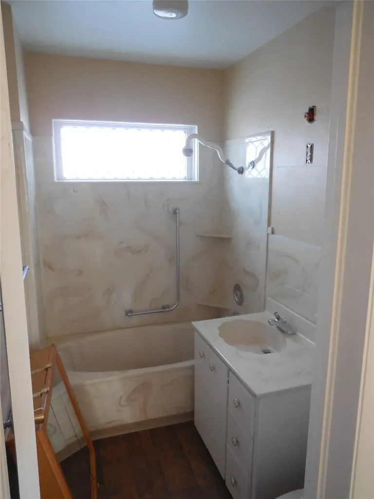 115 4th Avenue Hingham MT 59528