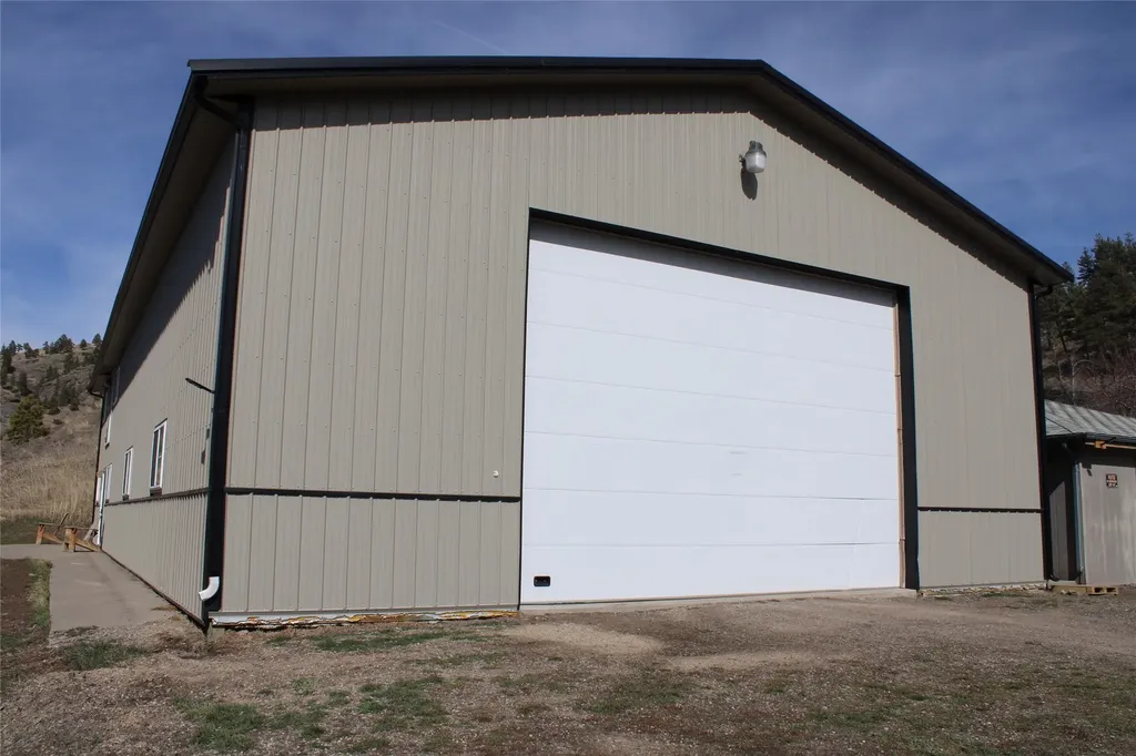 2973 Old Us Highway 91 Cascade MT 59421