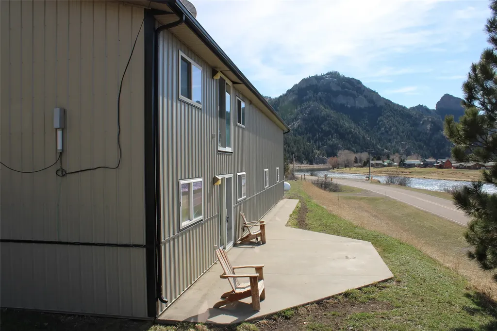 2973 Old Us Highway 91 Cascade MT 59421