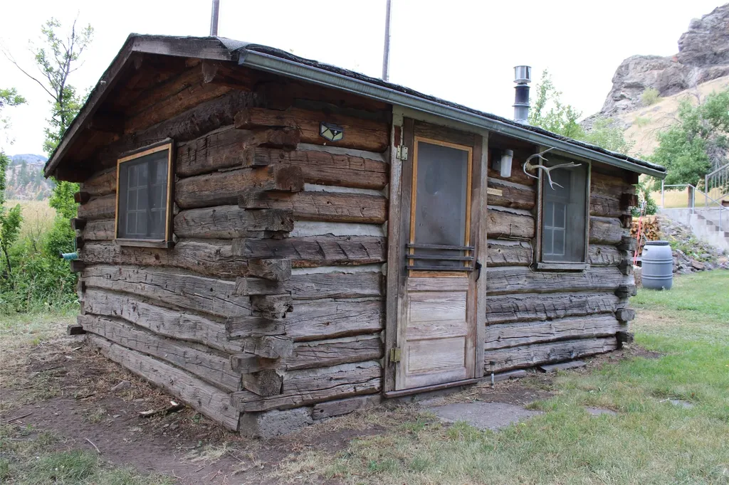 2973 Old Us Highway 91 Cascade MT 59421