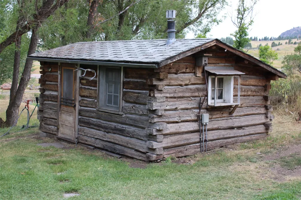 2973 Old Us Highway 91 Cascade MT 59421