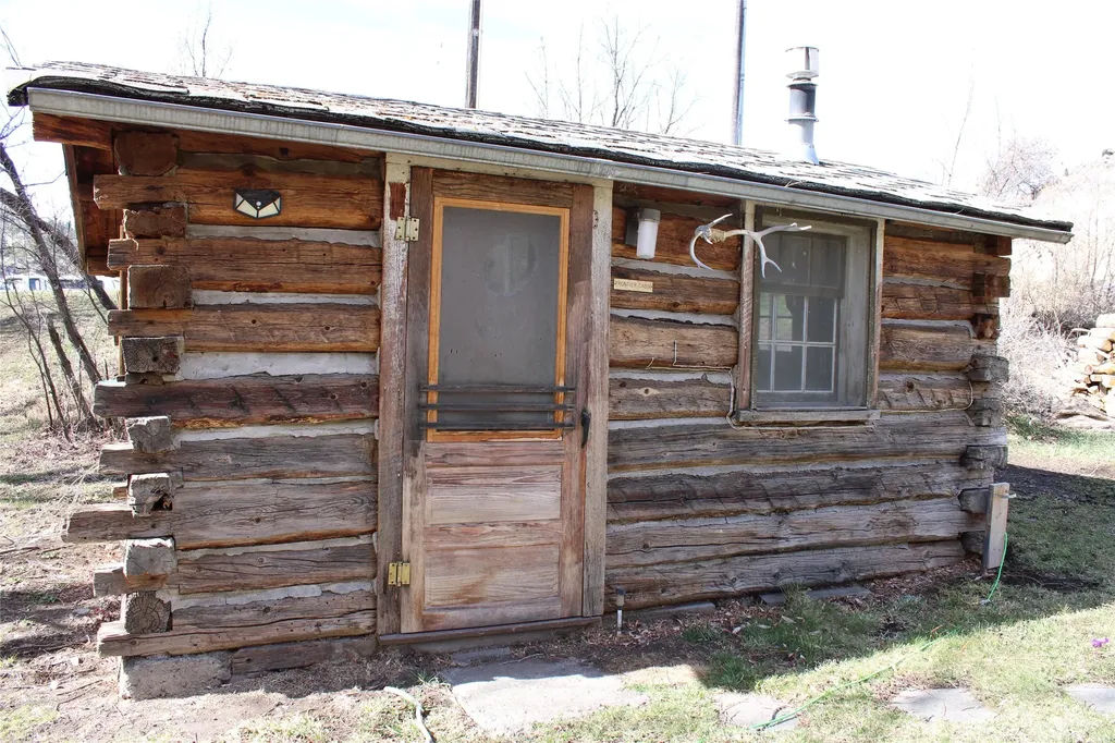 2973 Old Us Highway 91 Cascade MT 59421