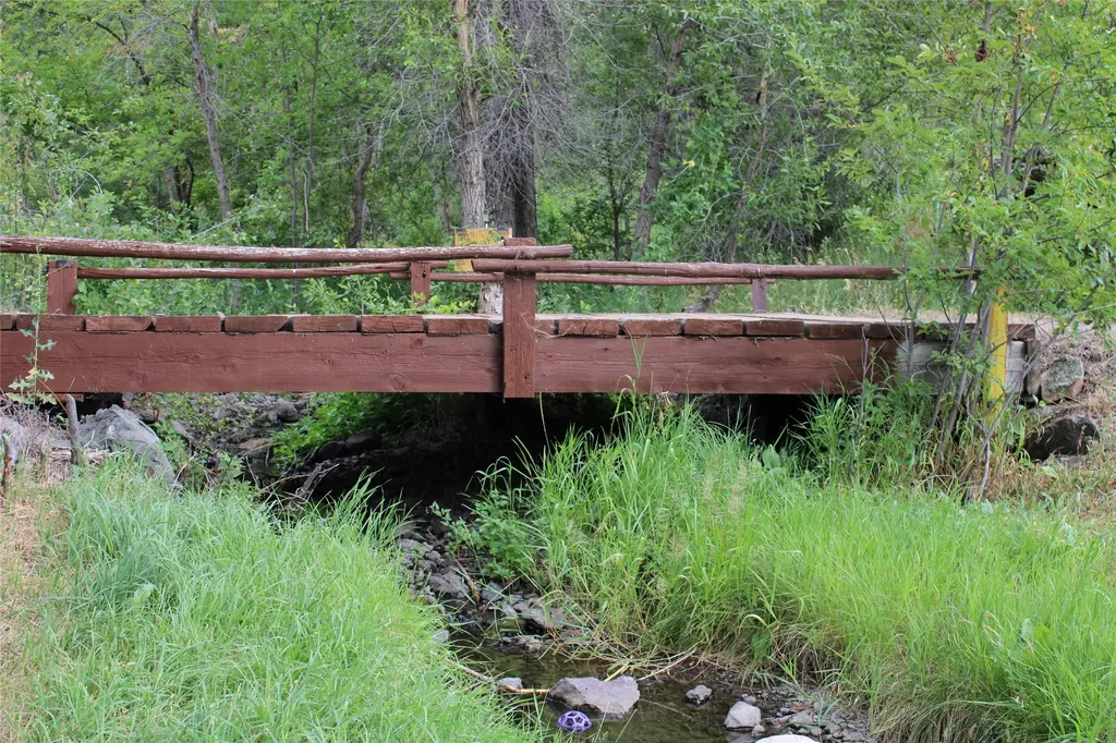 2973 Old Us Highway 91 Cascade MT 59421