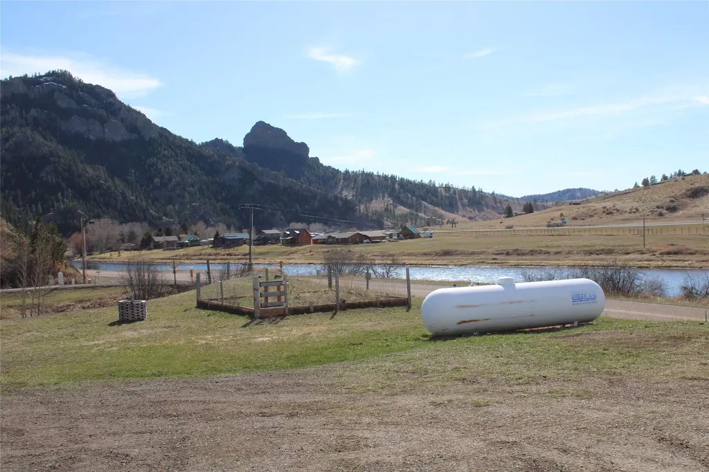 2973 Old Us Highway 91 Cascade MT 59421