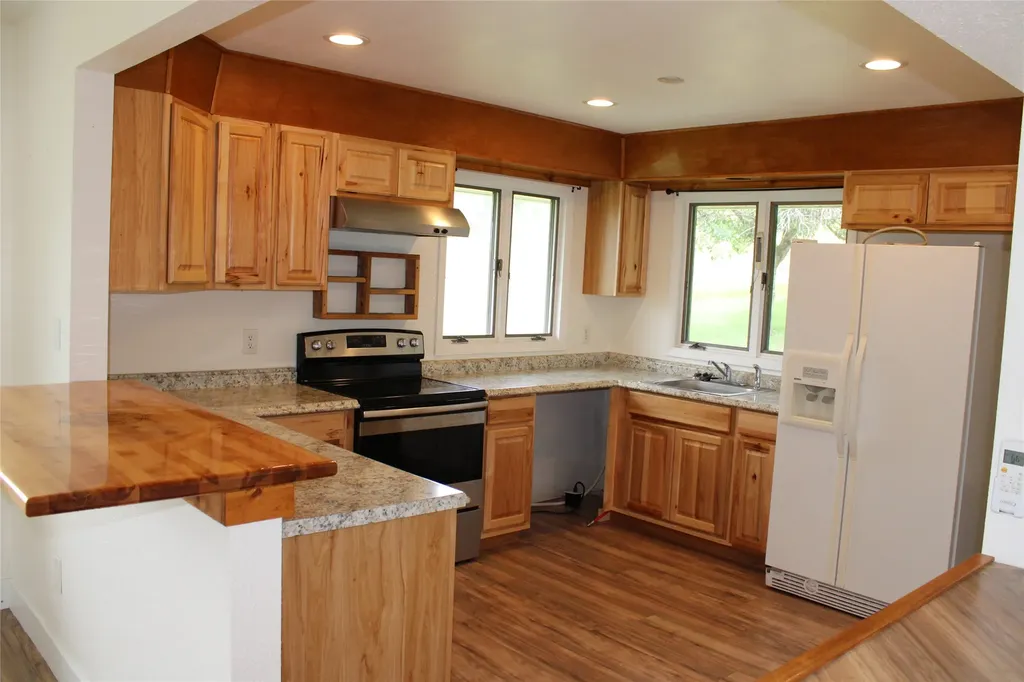 2973 Old Us Highway 91 Cascade MT 59421