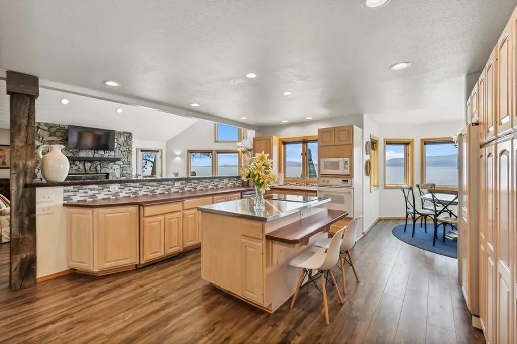 17431 Fishing Rock Lane Bigfork MT 59911