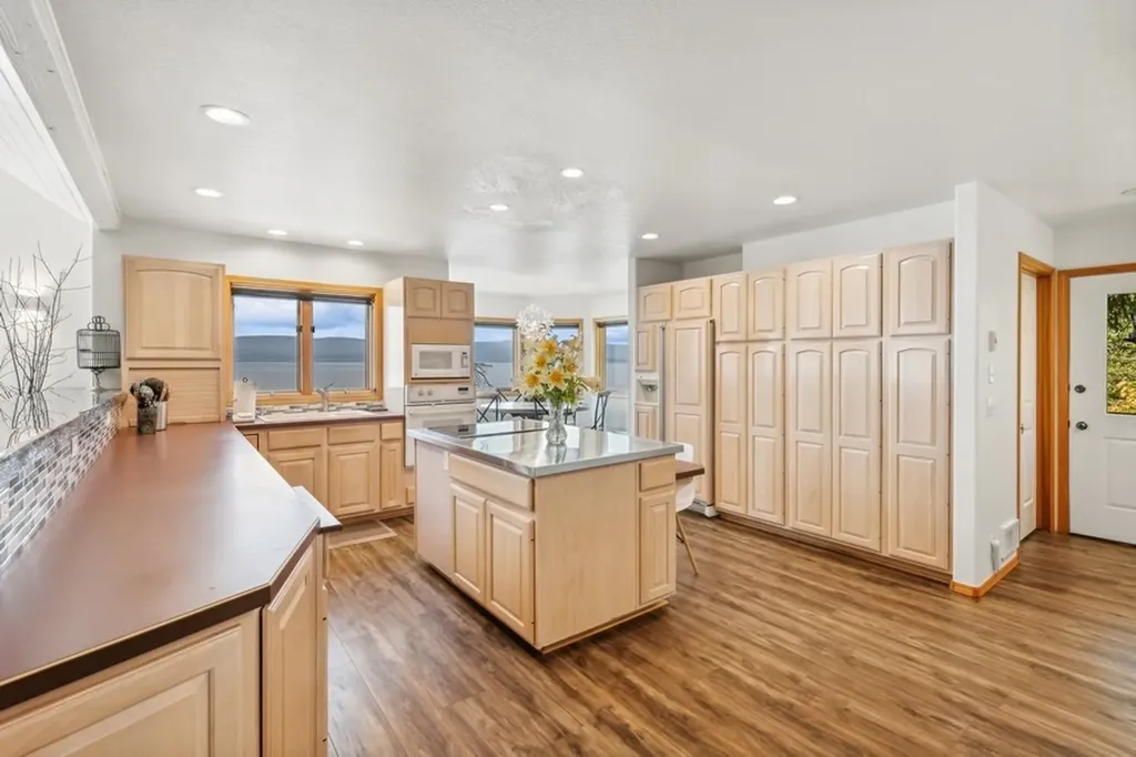 17431 Fishing Rock Lane Bigfork MT 59911