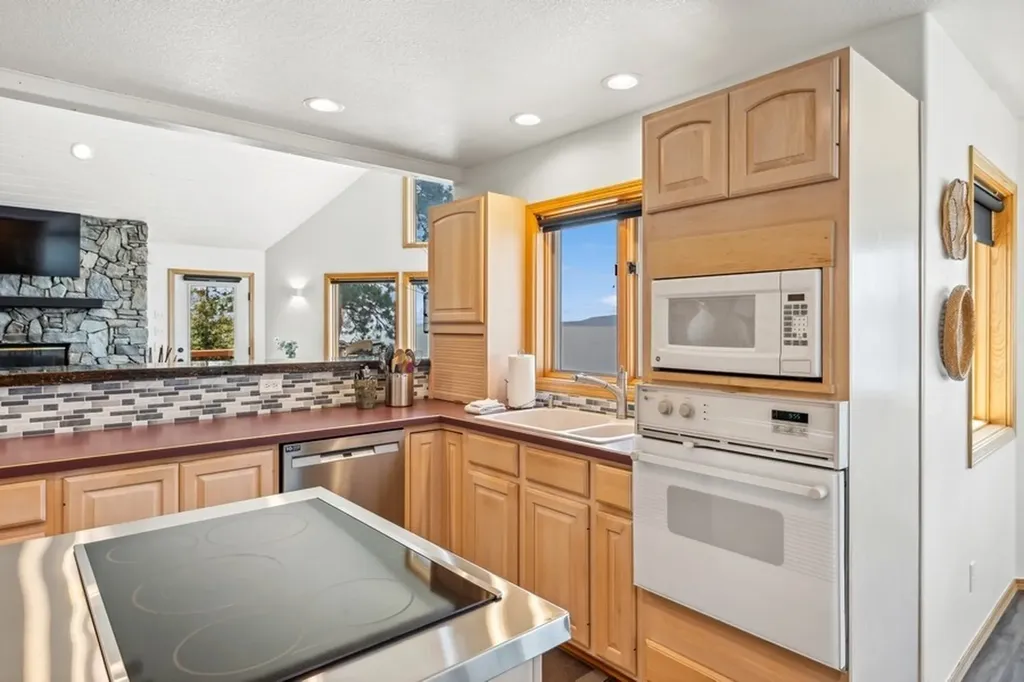 17431 Fishing Rock Lane Bigfork MT 59911