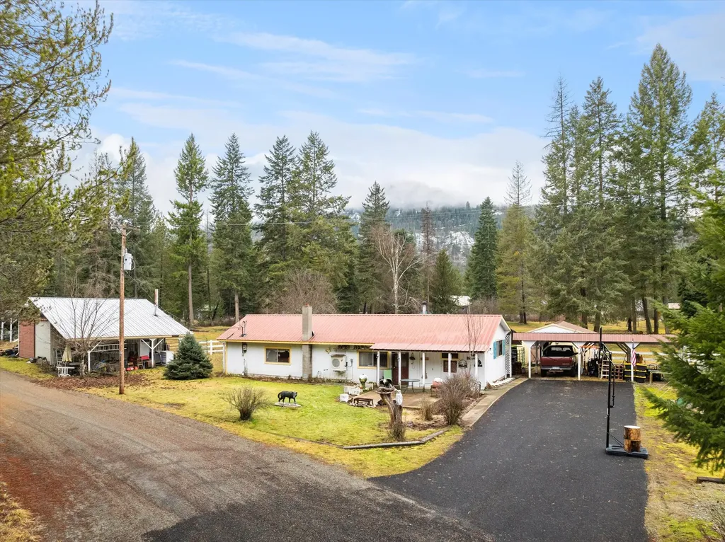 22 Center Drive Troy MT 59935