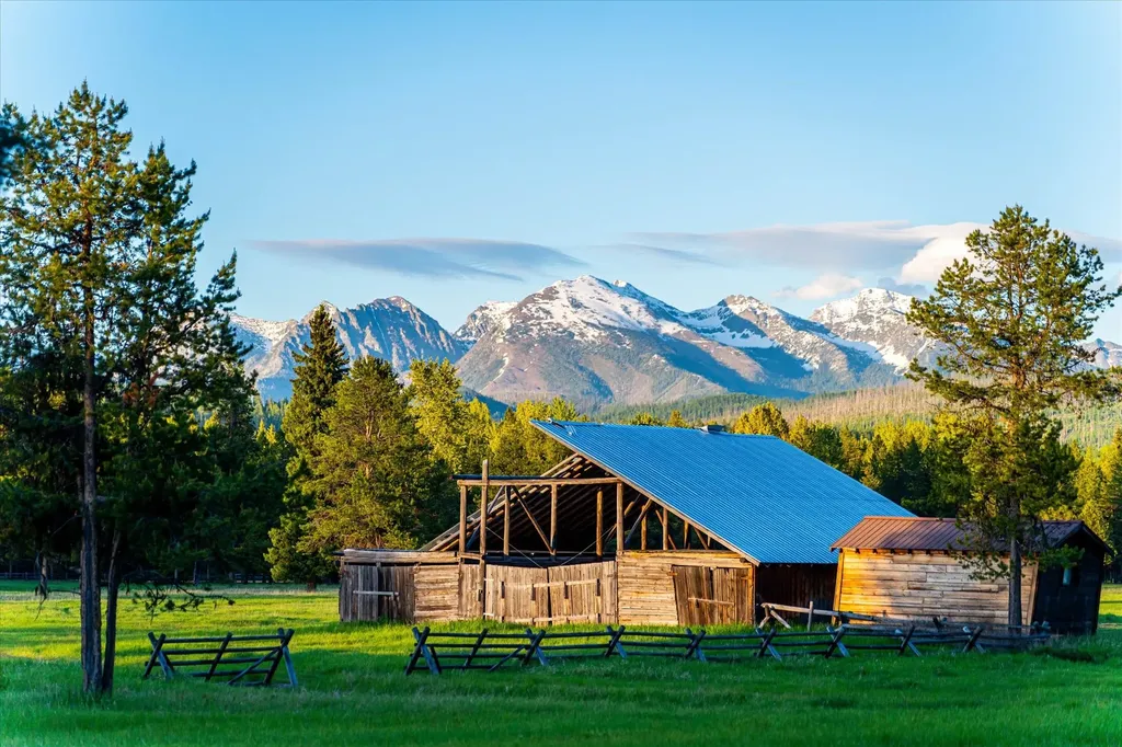 8500 North Fork Road Polebridge MT 59928