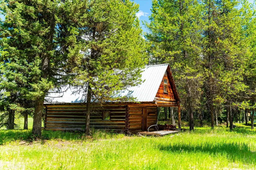 8500 North Fork Road Polebridge MT 59928