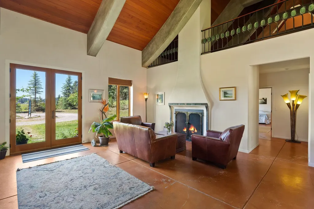 233 Coverdell Road Bigfork MT 59911