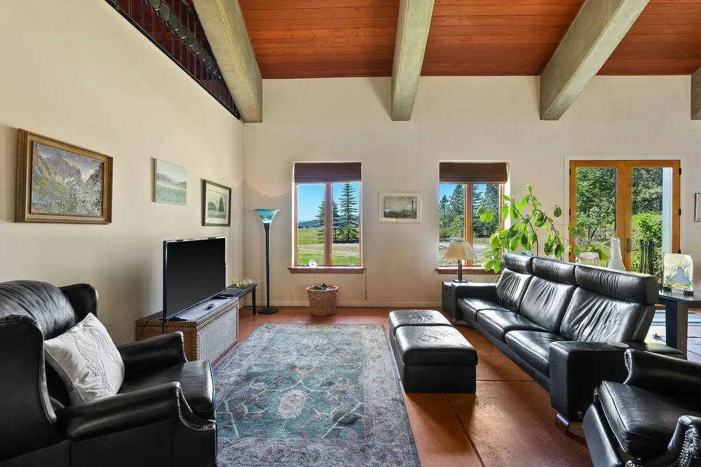 233 Coverdell Road Bigfork MT 59911