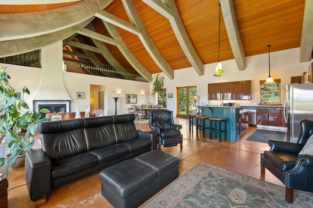 233 Coverdell Road Bigfork MT 59911