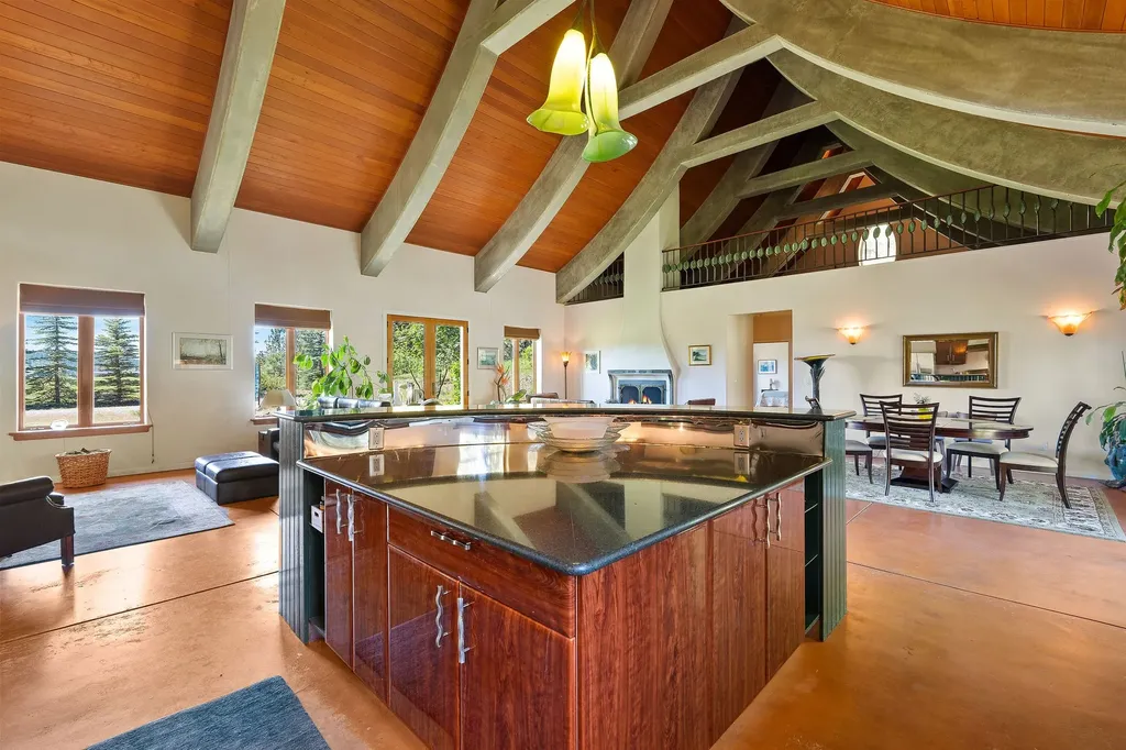 233 Coverdell Road Bigfork MT 59911