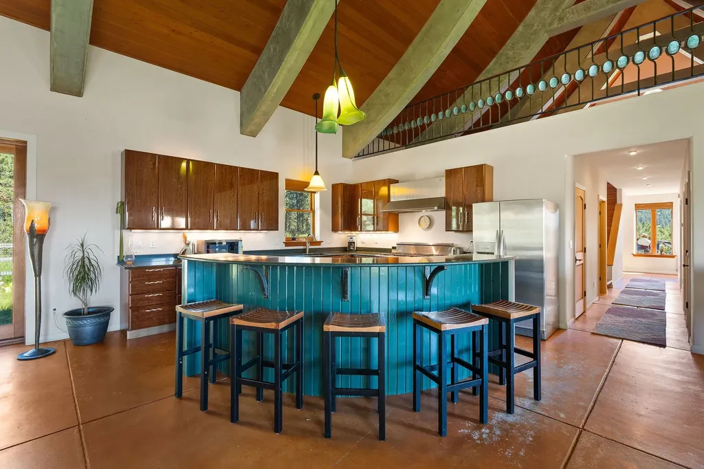 233 Coverdell Road Bigfork MT 59911