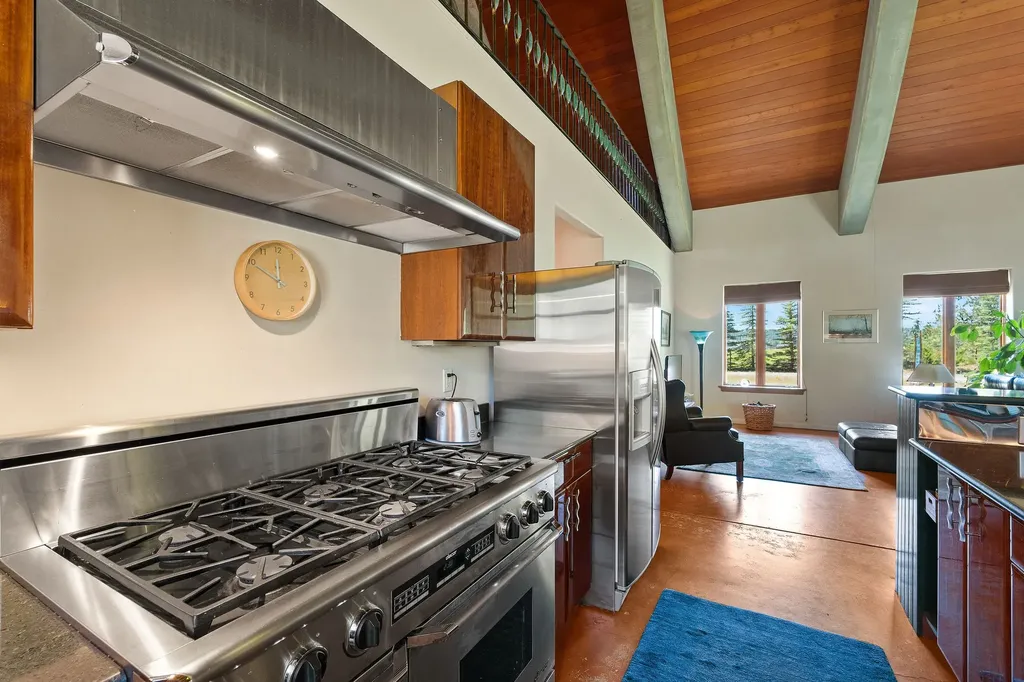 233 Coverdell Road Bigfork MT 59911