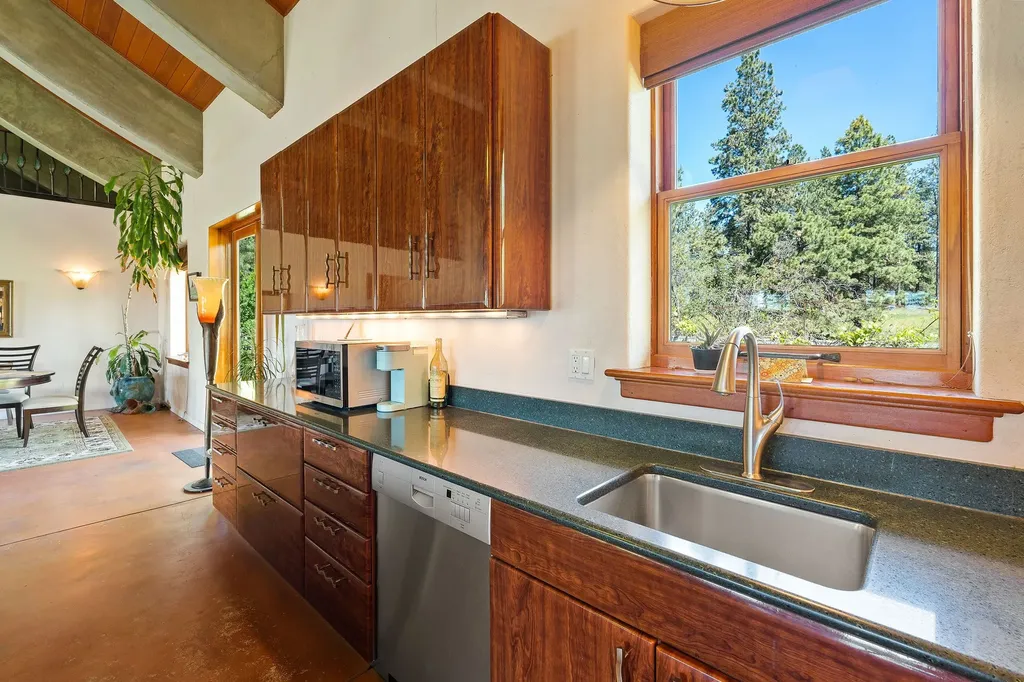 233 Coverdell Road Bigfork MT 59911