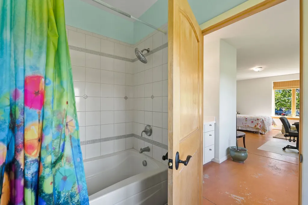 233 Coverdell Road Bigfork MT 59911