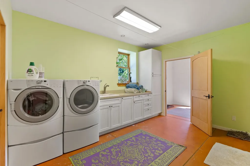 233 Coverdell Road Bigfork MT 59911