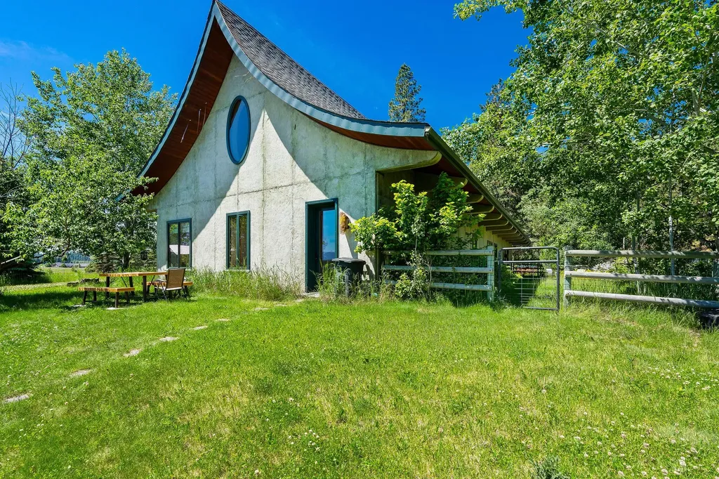 233 Coverdell Road Bigfork MT 59911