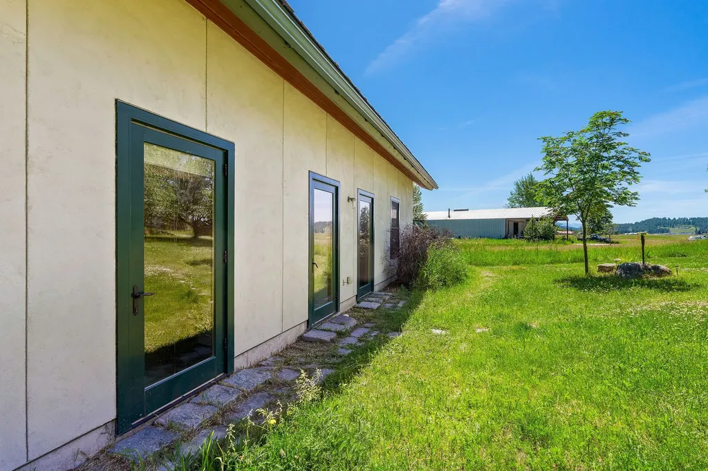233 Coverdell Road Bigfork MT 59911