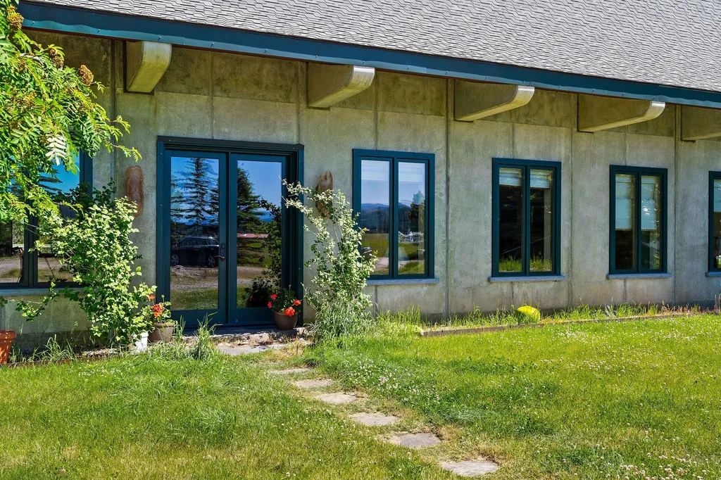 233 Coverdell Road Bigfork MT 59911