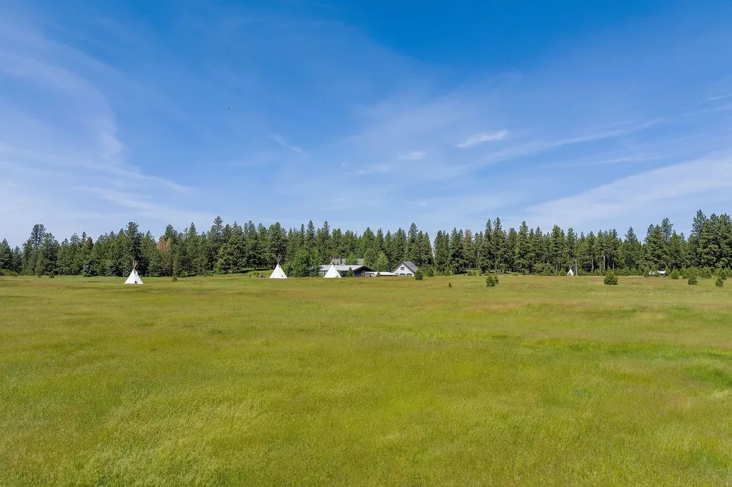 233 Coverdell Road Bigfork MT 59911