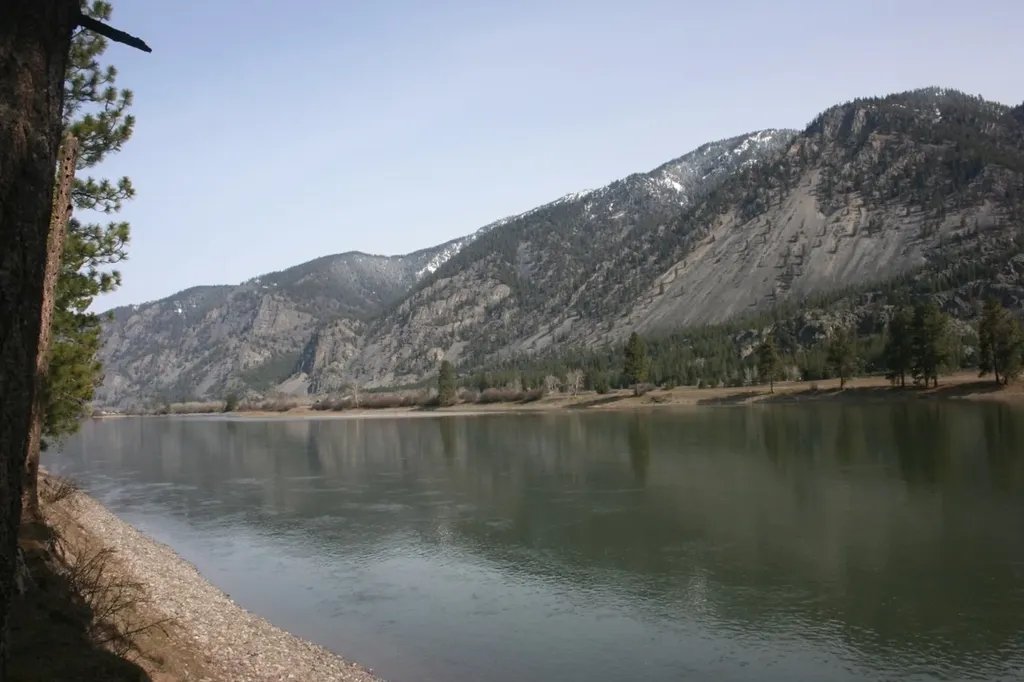 Nhn Tract 1-e River Road W Plains MT 59859