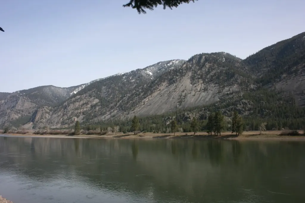 Nhn Tract 1-e River Road W Plains MT 59859