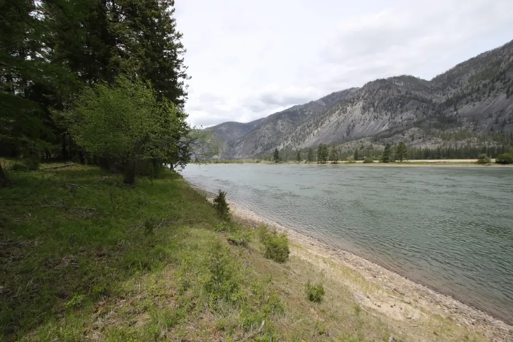 Nhn Tract 1-e River Road W Plains MT 59859