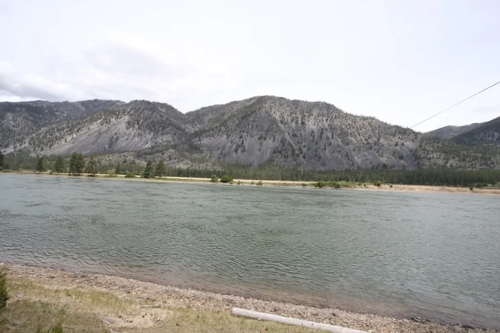Nhn Tract 1-e River Road W Plains MT 59859