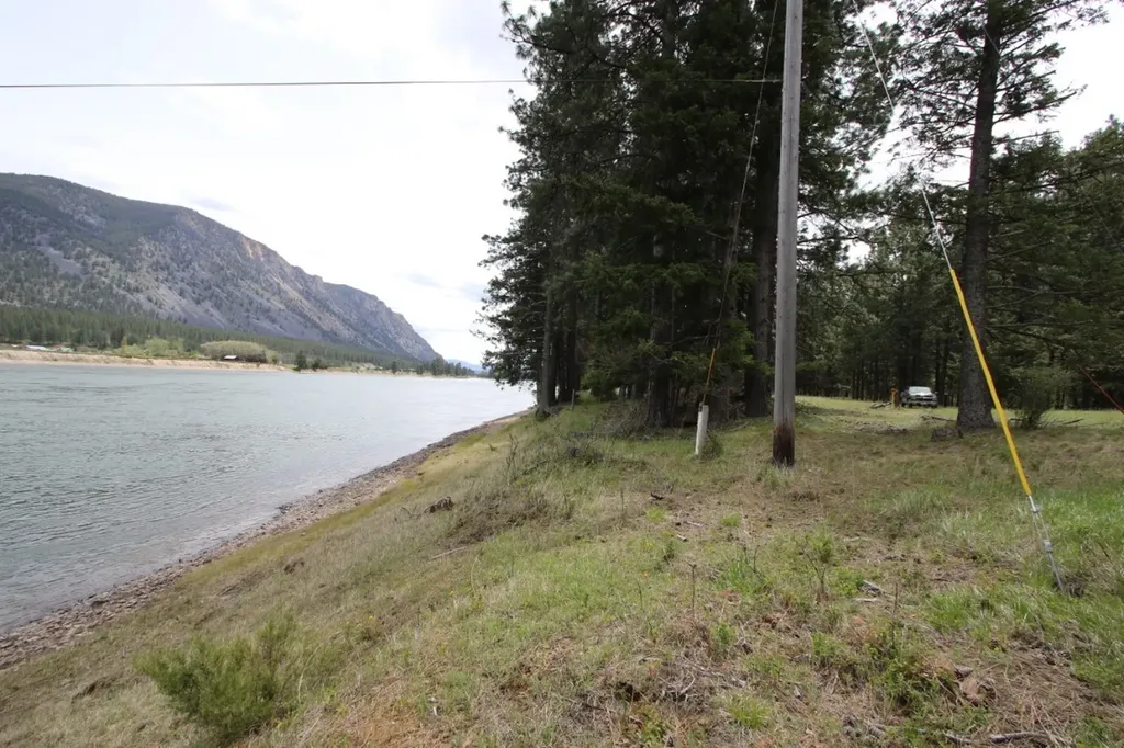 Nhn Tract 1-e River Road W Plains MT 59859