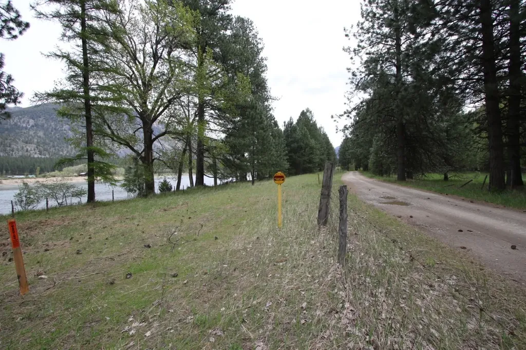 Nhn Tract 1-e River Road W Plains MT 59859