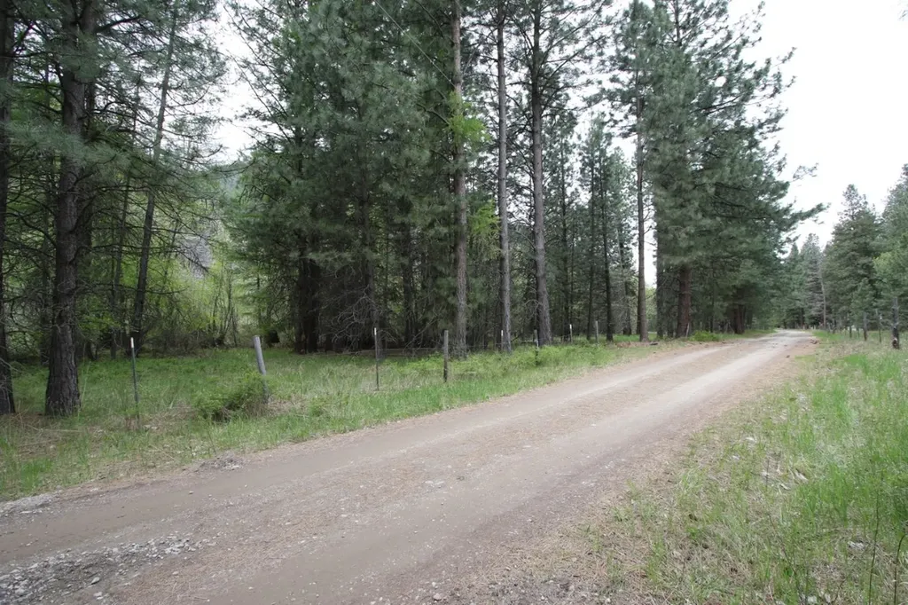 Nhn Tract 1-e River Road W Plains MT 59859