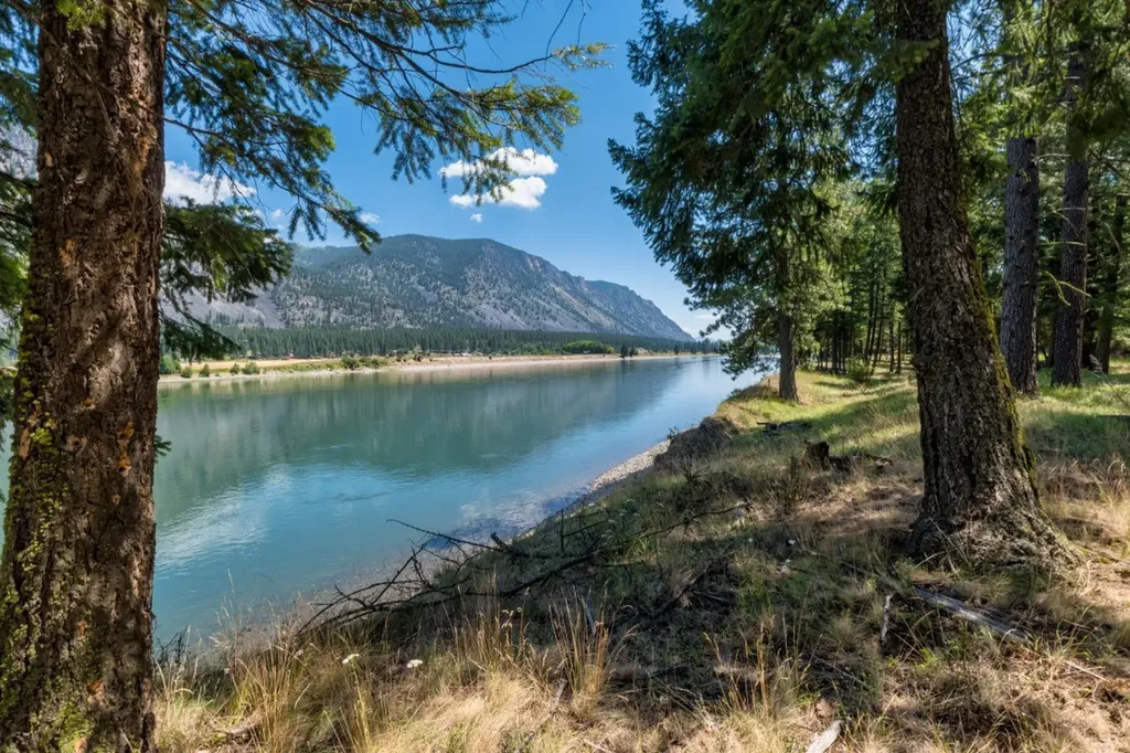 Nhn Tract 1-e River Road W Plains MT 59859