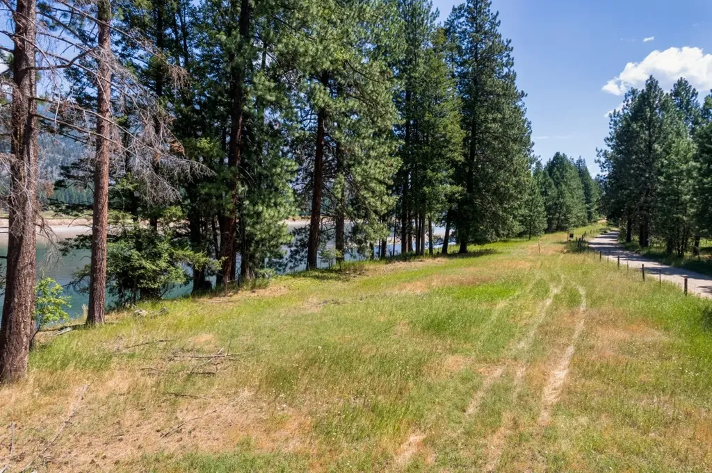Nhn Tract 1-d River Road W Plains MT 59859