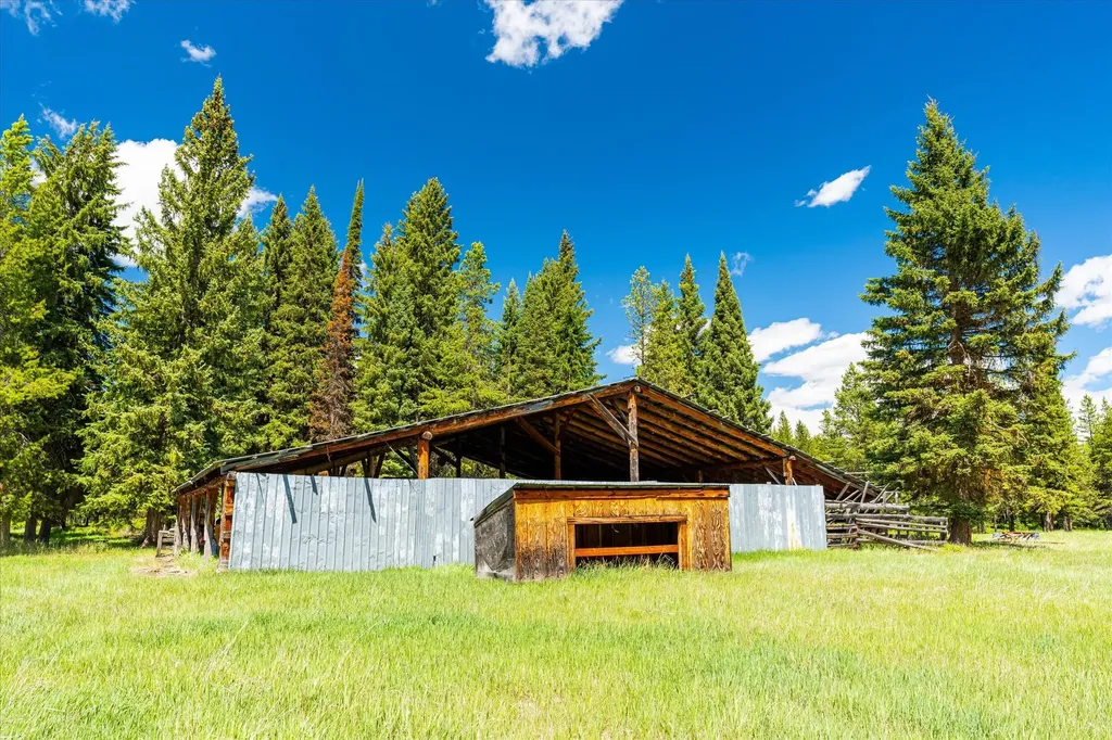 8500 North Fork Road Polebridge MT 59928