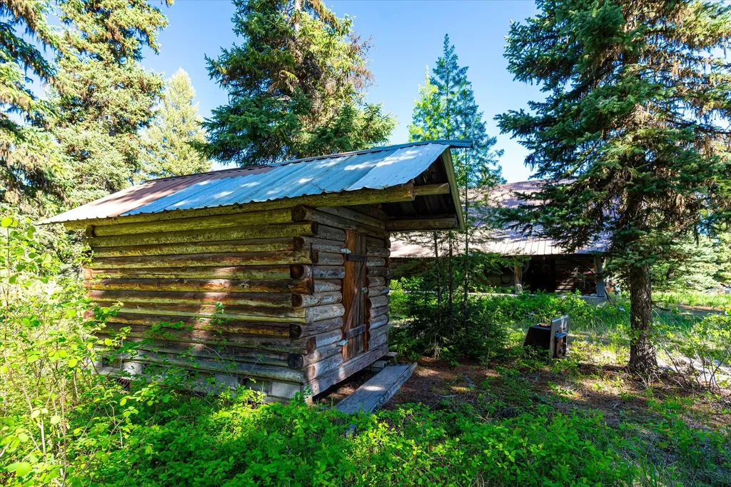 8500 North Fork Road Polebridge MT 59928