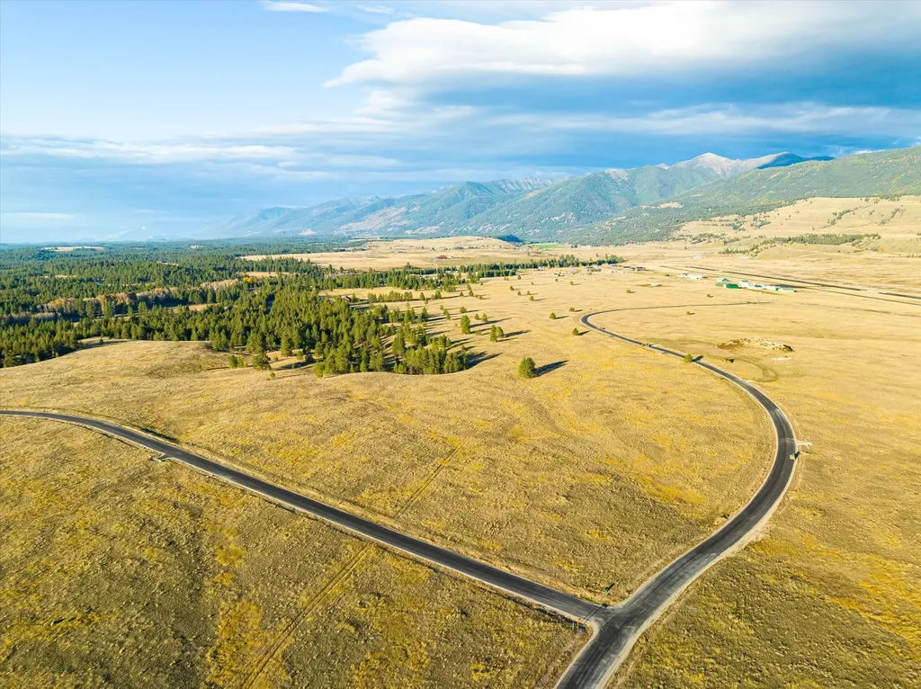 240 Paradise Loop Eureka MT 59917