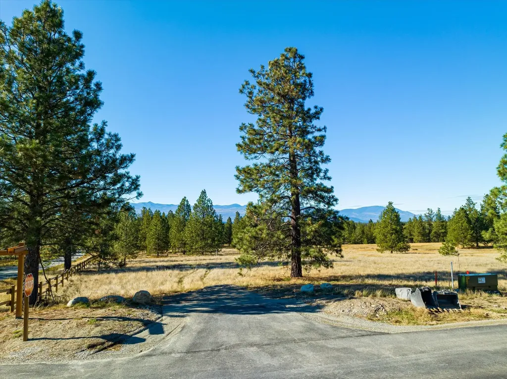 542 Paradise Loop Eureka MT 59917