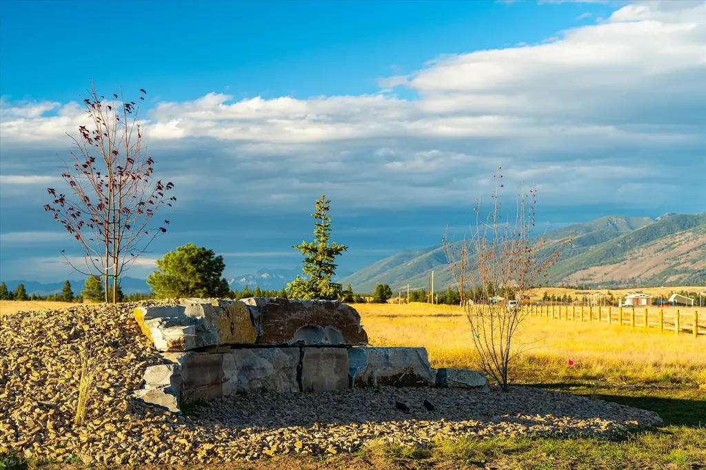 542 Paradise Loop Eureka MT 59917