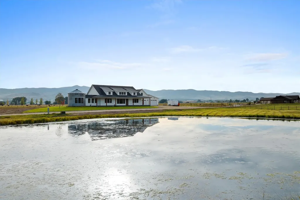 31 Fox Farm Road Corvallis MT 59828