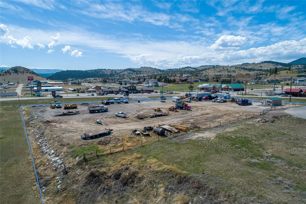 1196 Mt Highway 282 Clancy MT 59634