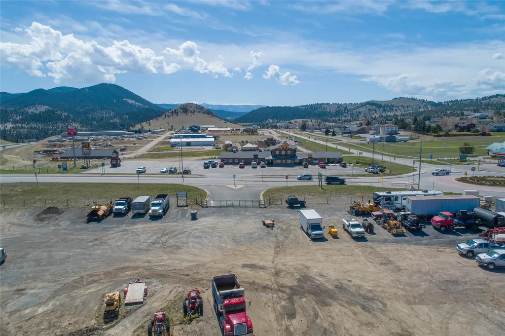 1196 Mount Highway 282 Clancy MT 59634